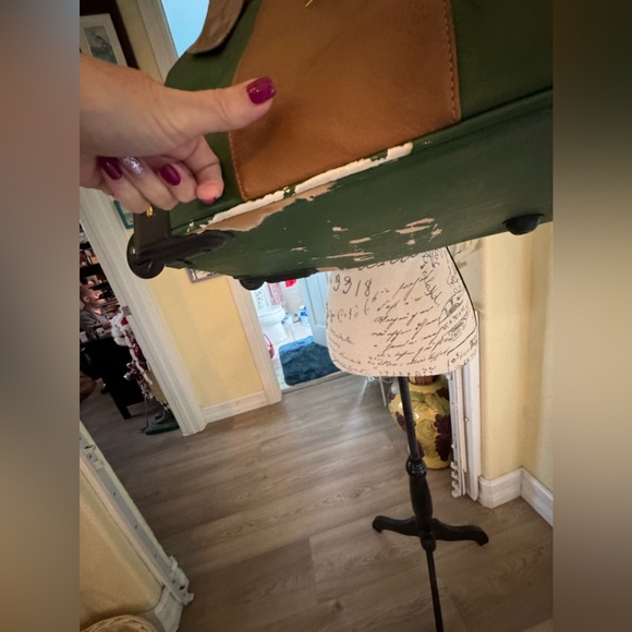 JM NY beautiful real leather bag traveling with pull out handle and wheels! - Picture 8 of 11